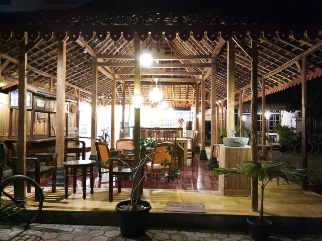 Diaga Grha Hotel Yogyakarta Exterior foto